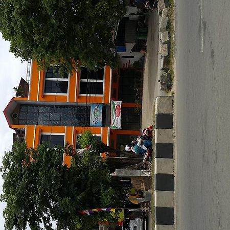 You & Me Hotel Sorong Bagian luar foto