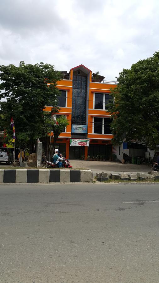 You & Me Hotel Sorong Bagian luar foto